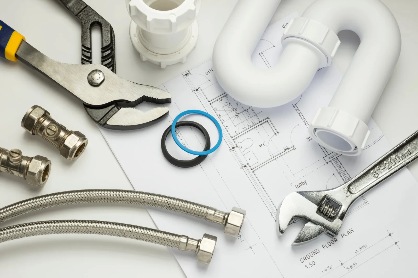 Outils de plomberie pour le débouchage de canalisation